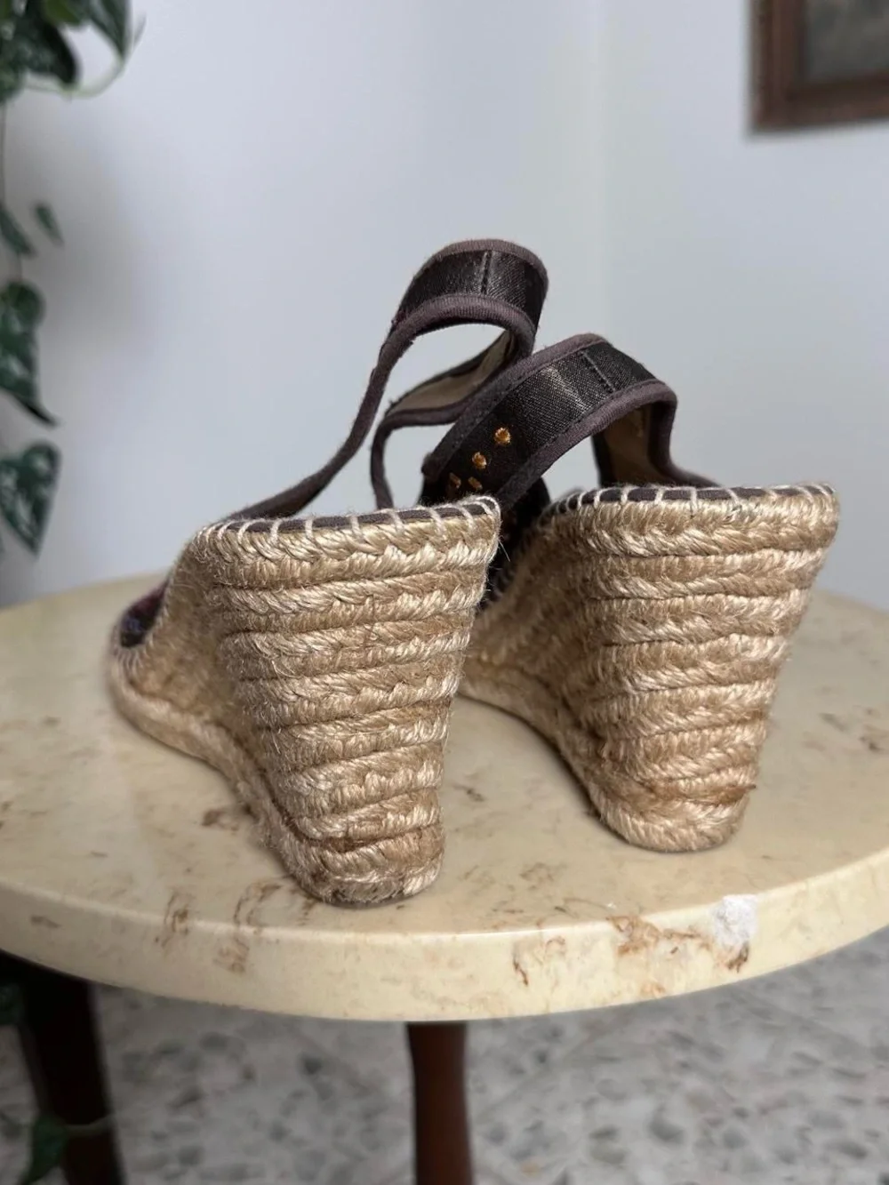 Brown embroidered wedge sandals with multicolored floral embroidery